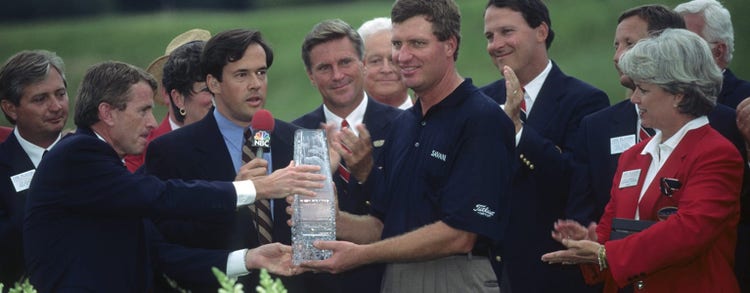 Steve Elkington captures THE PLAYERS 1997 victory with a chip-in shot on No. 18